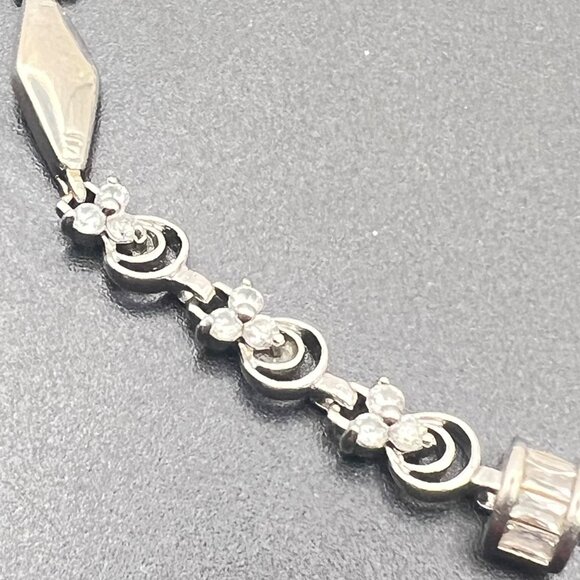 Silver Tone Bracelet Geometric  Floral Links Size 7.25" Fold-Over Clasp Vintage - Picture 4 of 10